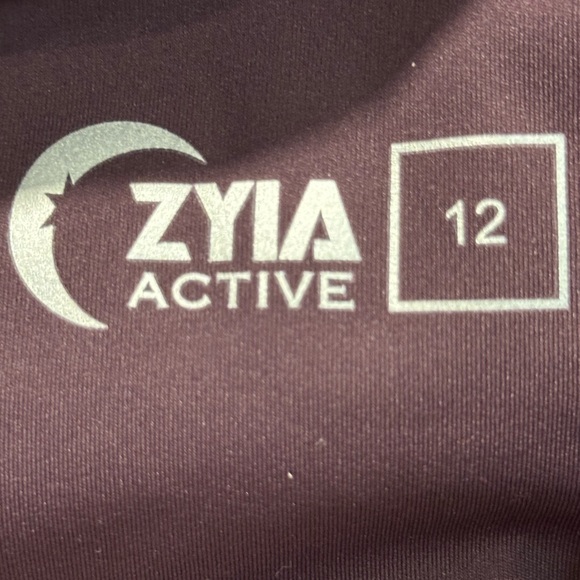 Zyia Crop Leggings - Picture 4 of 6